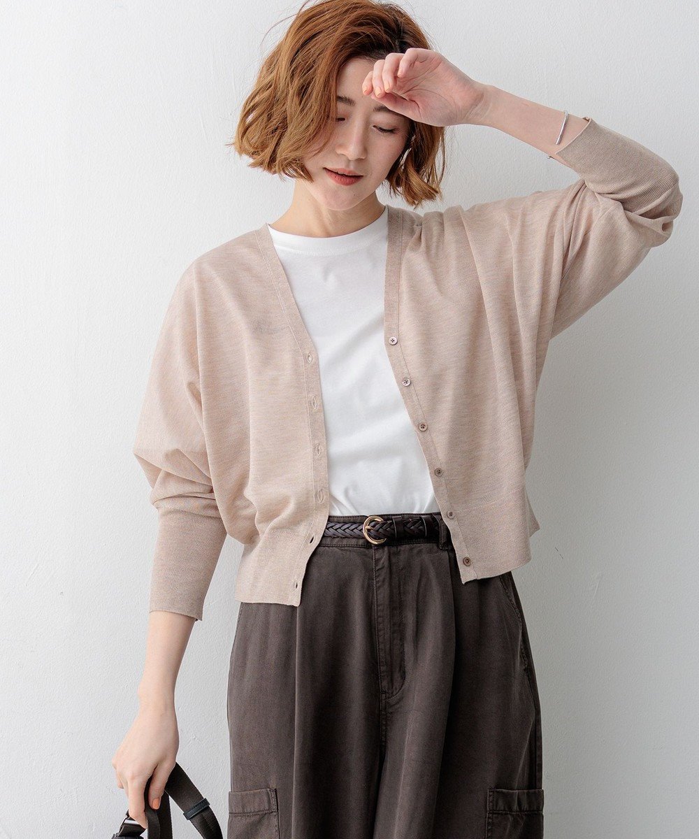 【23区/NIJYUSANKU】の【WEB 一部店舗限定カラーあり】シャイニーシアー ドルマンスリーブ カーディガン インテリア・キッズ・メンズ・レディースファッション・服の通販 founy(ファニー) 　ファッション　Fashion　レディースファッション　Fashion for Women　トップス・カットソー　Cut & Sew Tops　カーディガン・羽織り　Layered Style Cardigans　春　Spring　カーディガン　Cardigan, Knitwear　コンパクト　Compact, Small Size　スリット　Slit, Slit Detail　人気　Popular, Best Seller　バランス　Balance, Style Balance　S/S・春夏　SS, Spring/Summer, Warm Season　おすすめ　Recommended / Our Picks　夏　Summer　旅行　Travel　エレガント 上品　Elegant　2026年　2026　ベージュ系|ID: prp329100004925276 ipo3291000000036959024