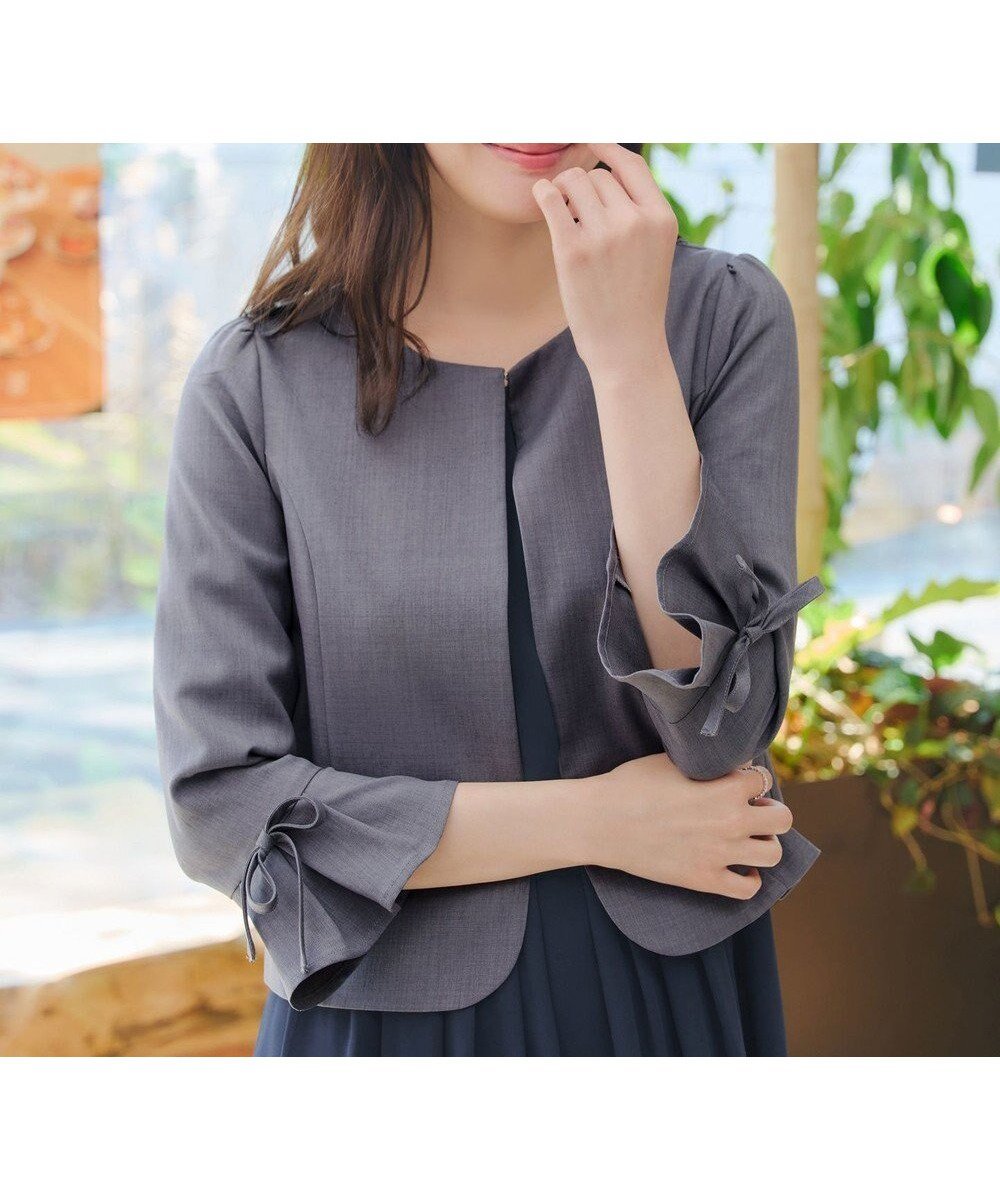 【ティアクラッセ/Tiaclasse】のリボン袖ジャレロ インテリア・キッズ・メンズ・レディースファッション・服の通販 founy(ファニー) ファッション Fashion レディースファッション Fashion for Women アウター Coat / Outerwear Collection レディースジャケット・軽アウター Jackets ノーカラージャケット / シンプル上品コーデ Collarless Jackets ウォッシャブル Machine Washable エレガント 上品 Elegant 春 Spring 洗える Machine Washable 秋 Autumn ジャケット Jacket, Outerwear スマート Smart, Elegant フェミニン Feminine, Girly フォーマル Formal, Dressy フレア Flare, Flared ポケット Pocket, Pocket Detail ラウンド Round, Round Neck リボン Ribbon, Bow ワンポイント One Point, Statement Accent S/S・春夏 SS, Spring/Summer, Warm Season 夏 Summer ビジネス 仕事 通勤 Business / Work / Commuting チャコールグレー|ID: prp329100004925339 ipo3291000000036959921