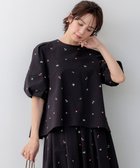 【組曲/KUMIKYOKU】の【WEB限定】ミニフラワーエンブロイダリー ブラウス 人気、トレンドファッション・服の通販 founy(ファニー) ファッション Fashion レディースファッション Fashion for Women トップス・カットソー Cut & Sew Tops シャツ・ブラウス・オフィスカジュアル Elegant Blouses & Button-Ups 春 Spring ギャザー Gathered, Ruffled サッカー Seersucker, Summer Fabric スリーブ Sleeve, Long Sleeve / Short Sleeve セットアップ Set-Up, Coordinated Outfit フェミニン Feminine, Girly ペプラム Peplum, Flared Hem S/S・春夏 SS, Spring/Summer, Warm Season おすすめ Recommended / Our Picks 夏 Summer thumbnail ブラック系7|ID: prp329100004925348 ipo3291000000036960007