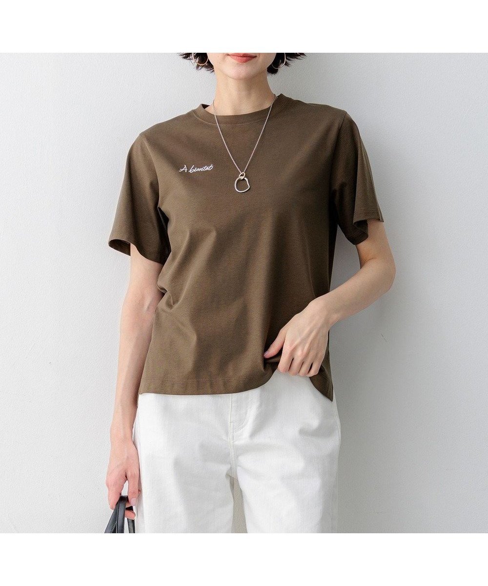 【23区/NIJYUSANKU】の【Oggi掲載】バック刺繍 メッセージロゴ Tシャツ 人気、トレンドファッション・服の通販 founy(ファニー) 　雑誌掲載アイテム　Magazine Picks & Fashion Features　ファッション雑誌　Fashion Magazines　オッジ　Oggi　ファッション　Fashion　レディースファッション　Fashion for Women　トップス・カットソー　Cut & Sew Tops　シャツ・ブラウス・オフィスカジュアル　Elegant Blouses & Button-Ups　ロングTシャツ・Tシャツ　Longline T-Shirts & Tees　カットソー・ベーシックTシャツ　Cut-and-Sewn Tops / Stretch Tees & Basics　春　Spring　5月号　May Issue　カットソー　Cut and Sewn Top　スリット　Slit, Slit Detail　雑誌　Magazine, Fashion Magazine　デニム　Denim, Jeans Material　トレンド　Trend, Trending Now　フェミニン　Feminine, Girly　フロント　Front, Front Design　ヘムライン　Hemline, Bottom Cut　リラックス　Relax, Relaxed Fit　ロング　Long, Long-Length　S/S・春夏　SS, Spring/Summer, Warm Season　おすすめ　Recommended / Our Picks　夏　Summer　2026年　2026　 other-1|ID: prp329100004926228 ipo3291000000036964503