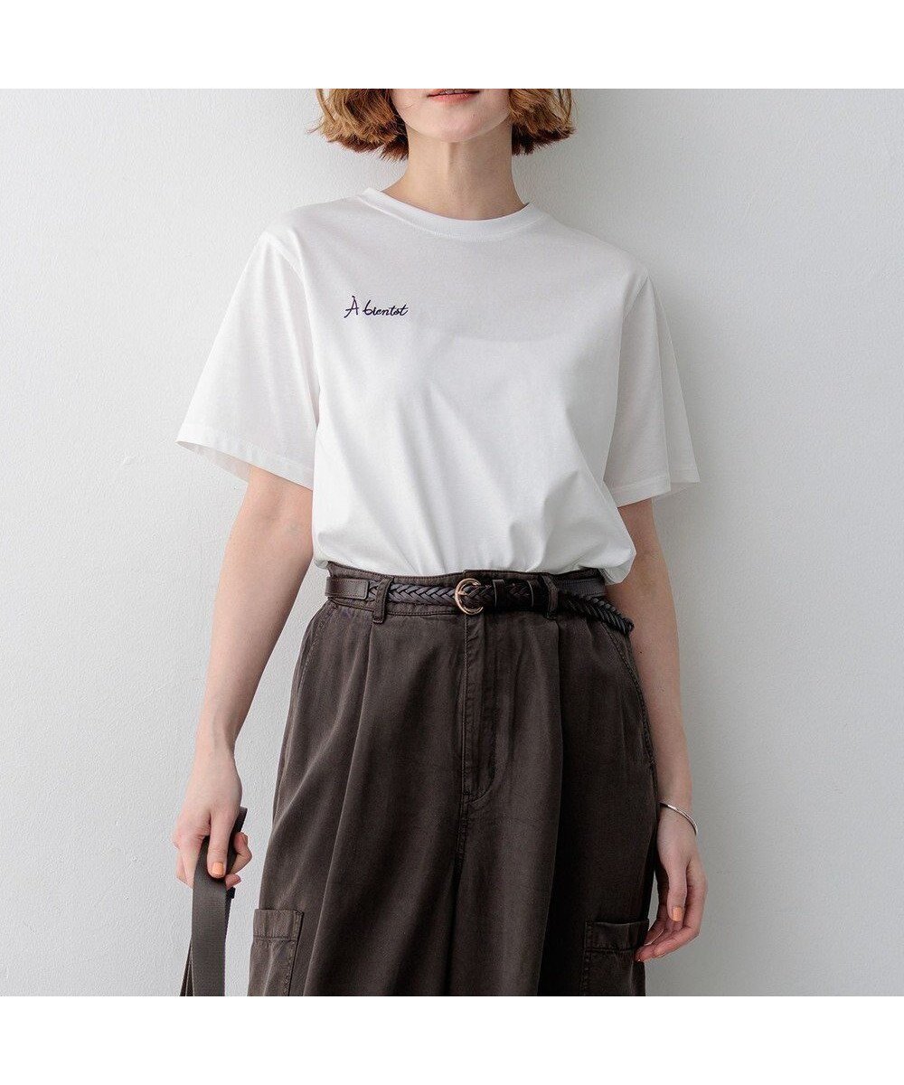 【23区/NIJYUSANKU】の【Oggi掲載】バック刺繍 メッセージロゴ Tシャツ インテリア・キッズ・メンズ・レディースファッション・服の通販 founy(ファニー) 　雑誌掲載アイテム　Magazine Picks & Fashion Features　ファッション雑誌　Fashion Magazines　オッジ　Oggi　ファッション　Fashion　レディースファッション　Fashion for Women　トップス・カットソー　Cut & Sew Tops　シャツ・ブラウス・オフィスカジュアル　Elegant Blouses & Button-Ups　ロングTシャツ・Tシャツ　Longline T-Shirts & Tees　カットソー・ベーシックTシャツ　Cut-and-Sewn Tops / Stretch Tees & Basics　春　Spring　5月号　May Issue　カットソー　Cut and Sewn Top　スリット　Slit, Slit Detail　雑誌　Magazine, Fashion Magazine　デニム　Denim, Jeans Material　トレンド　Trend, Trending Now　フェミニン　Feminine, Girly　フロント　Front, Front Design　ヘムライン　Hemline, Bottom Cut　リラックス　Relax, Relaxed Fit　ロング　Long, Long-Length　S/S・春夏　SS, Spring/Summer, Warm Season　おすすめ　Recommended / Our Picks　夏　Summer　2026年　2026　ホワイト系|ID: prp329100004926228 ipo3291000000036964507