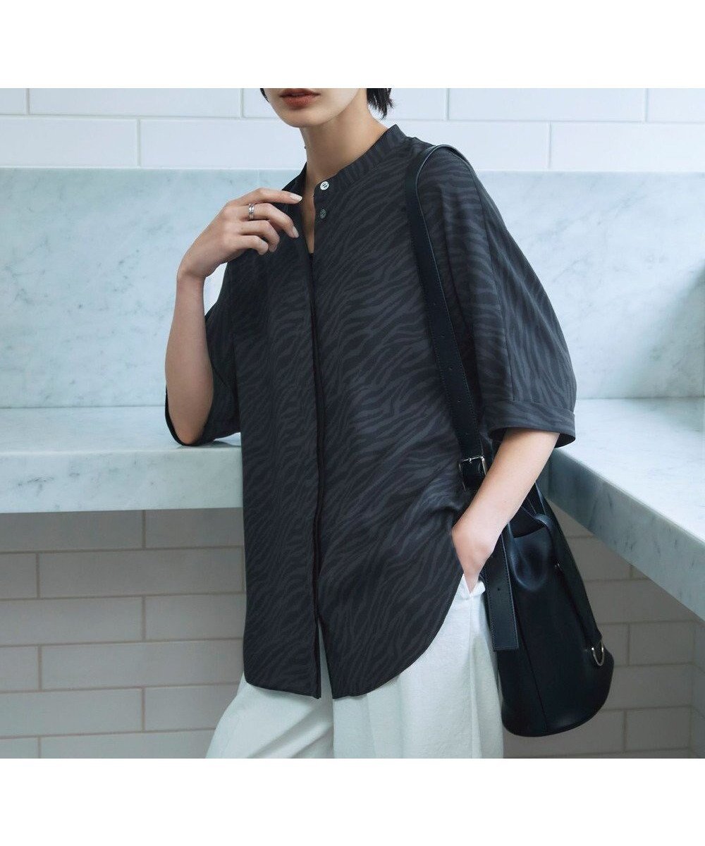 【アイシービー/iCB】の【人気のため新色追加・接触冷感・UVケア・速乾・洗える】BackSatinAmunzen 5分袖バンドカラーブラウス インテリア・キッズ・メンズ・レディースファッション・服の通販 founy(ファニー) 　ファッション　Fashion　レディースファッション　Fashion for Women　トップス・カットソー　Cut & Sew Tops　シャツ・ブラウス・オフィスカジュアル　Elegant Blouses & Button-Ups　春　Spring　洗える　Machine Washable　サテン　Satin, Glossy Fabric　人気　Popular, Best Seller　ハイネック　High Neck, Mock Neck　プリント　Print, Printed Pattern　ワーク　Workwear, Utility Style　S/S・春夏　SS, Spring/Summer, Warm Season　夏　Summer　2025年　2025　2025春夏・S/S　Spring/Summer 2025 SS25　ゼブラ[チャコール]柄系|ID: prp329100004926439 ipo3291000000036965272