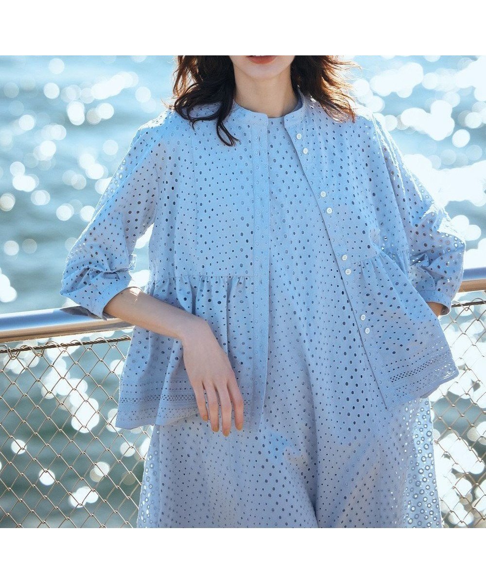 【組曲/KUMIKYOKU】のエンブロイダリーレーススタンドネック ブラウス インテリア・キッズ・メンズ・レディースファッション・服の通販 founy(ファニー) 　ファッション　Fashion　レディースファッション　Fashion for Women　トップス・カットソー　Cut & Sew Tops　シャツ・ブラウス・オフィスカジュアル　Elegant Blouses & Button-Ups　アイレット　Eyelet Lace　春　Spring　ギャザー　Gathered, Ruffled　スキッパー　Skipper, Open Collar　ノースリーブ　Sleeveless, No-Sleeve　ボーダー　Border, Stripe　羽織　Haori, Light Jacket　レース　Lace, Lace Fabric　S/S・春夏　SS, Spring/Summer, Warm Season　夏　Summer　クラウディブルー系|ID: prp329100004926448 ipo3291000000036965328