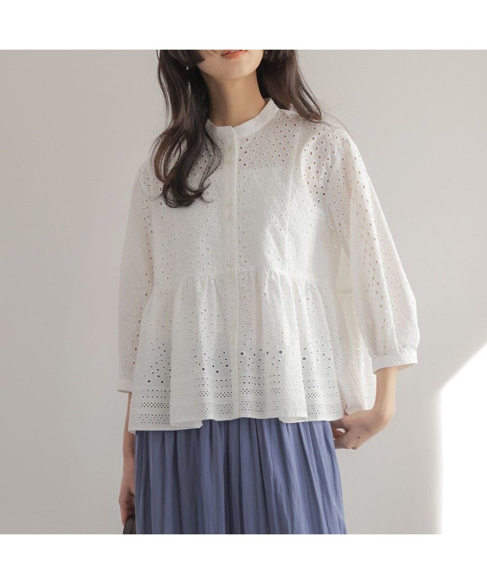 【組曲/KUMIKYOKU】のエンブロイダリーレーススタンドネック ブラウス インテリア・キッズ・メンズ・レディースファッション・服の通販 founy(ファニー) 　ファッション　Fashion　レディースファッション　Fashion for Women　トップス・カットソー　Cut & Sew Tops　シャツ・ブラウス・オフィスカジュアル　Elegant Blouses & Button-Ups　アイレット　Eyelet Lace　春　Spring　ギャザー　Gathered, Ruffled　スキッパー　Skipper, Open Collar　ノースリーブ　Sleeveless, No-Sleeve　ボーダー　Border, Stripe　羽織　Haori, Light Jacket　レース　Lace, Lace Fabric　S/S・春夏　SS, Spring/Summer, Warm Season　夏　Summer　ホワイト系|ID: prp329100004926448 ipo3291000000036965329