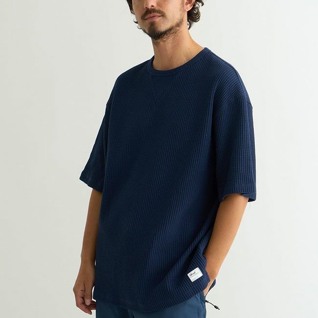【ナンガ/NANGA / MEN】のNANGA ナンガ エコハイブリッドワッフルルーズフィットTEE インテリア・キッズ・メンズ・レディースファッション・服の通販 founy(ファニー) https://founy.com/ ファッション Fashion メンズファッション Fashion for Men 春 Spring 吸水 Absorbent, Quick-Dry ショルダー Shoulder, Shoulder Strap ドロップ Drop Shoulder, Dropped Style リラックス Relax, Relaxed Fit ワッフル Waffle, Waffle Knit S/S・春夏 SS, Spring/Summer, Warm Season 夏 Summer |ID: prp329100004422380 ipo3291000000030881044