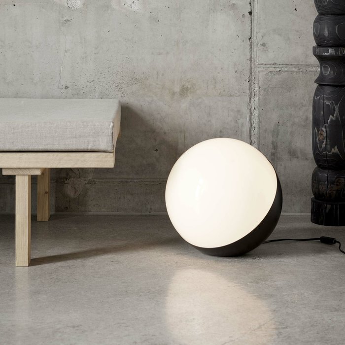 【ルイスポールセン/Louis Poulsen / GOODS】のVLStudio(ステュディオ)テーブル/フロア320/ブラック《スマートプラグプレゼント》 インテリア・キッズ・メンズ・レディースファッション・服の通販 founy(ファニー) https://founy.com/ ガラス Glass, Glassware シンプル Simple, Minimal スマート Smart, Elegant テーブル Table, Dining Table フォルム Silhouette, Form モダン Modern, Contemporary ホーム・キャンプ・アウトドア・お取り寄せ Home Living / Home & Lifestyle / Camping Gear / Outdoor Camping 家具・インテリア Home Furniture & Interior. Stylish & Functional Living Spaces ライト・照明 Lamps & Lighting Fixtures |ID: prp329100003114446 ipo3291000000036290220