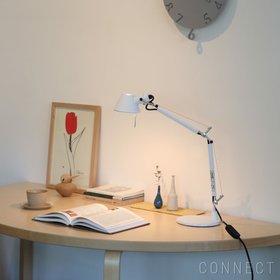 【アルテミデ/Artemide / GOODS】 Artemide(アルテミデ)/TolomeoMicroTable(トロメオマイクロテーブル)/スタンドライト人気、トレンドファッション・服の通販 founy(ファニー) おすすめ Recommended / Our Picks イタリア Italy シンプル Simple, Minimal スタイリッシュ Stylish, Fashionable スタンド Stand Collar, Upright Stand テーブル Table, Dining Table フォルム Silhouette, Form 人気 Popular, Best Seller ホーム・キャンプ・アウトドア・お取り寄せ Home Living / Home & Lifestyle / Camping Gear / Outdoor Camping 家具・インテリア Home Furniture & Interior. Stylish & Functional Living Spaces ライト・照明 Lamps & Lighting Fixtures フロアランプ・スタンドライト Floor Lamp / Standing Lamp |ID:prp329100003343680