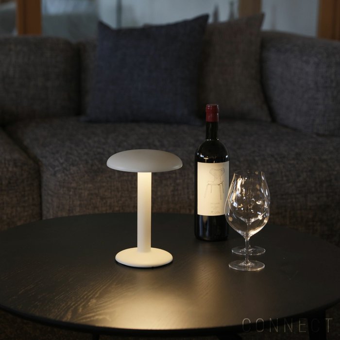 【フロス/FLOS / GOODS】のGUSTAVE(グスタヴ)/マットカラー/全2色/テーブルランプ/ポータブルランプ インテリア・キッズ・メンズ・レディースファッション・服の通販 founy(ファニー) https://founy.com/ テーブル Table, Dining Table パフォーマンス Performance, Active Function フィット Fit, Slim Fit フォルム Silhouette, Form ホーム・キャンプ・アウトドア・お取り寄せ Home Living / Home & Lifestyle / Camping Gear / Outdoor Camping 家具・インテリア Home Furniture & Interior. Stylish & Functional Living Spaces ライト・照明 Lamps & Lighting Fixtures |ID: prp329100003529777 ipo3291000000035406402