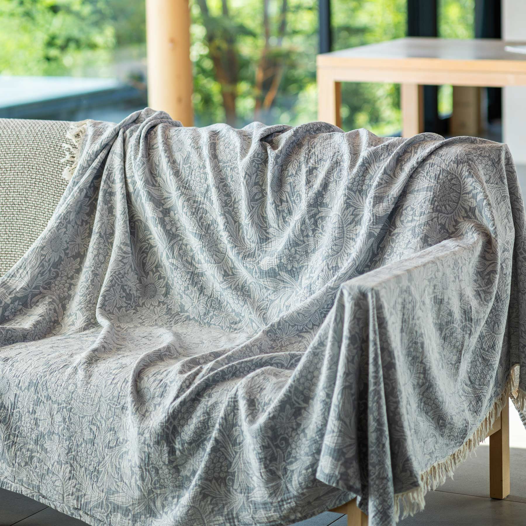 【クリッパン/KLIPPAN / GOODS】のKLIPPAN(クリッパン)×WilliamMorris(ウィリアム・モリス)/コットンスロー サンフラワー/ブルー 140×200cm 人気、トレンドファッション・服の通販 founy(ファニー) 　アウトドア　Outdoor Clothing　コレクション　Collection, Seasonal Line　ストール　Stole, Wrap　ブランケット　Blanket, Throw Blanket　水着　Swimsuit, Swimwear　夏　Summer　ホーム・キャンプ・アウトドア・お取り寄せ　Home Living / Home & Lifestyle / Camping Gear / Outdoor Camping　家具・インテリア　Home Furniture & Interior. Stylish & Functional Living Spaces　その他 インテリア雑貨、家具　Home Decor & Furniture Extras　 other-1|ID: prp329100003925121 ipo3291000000035830916