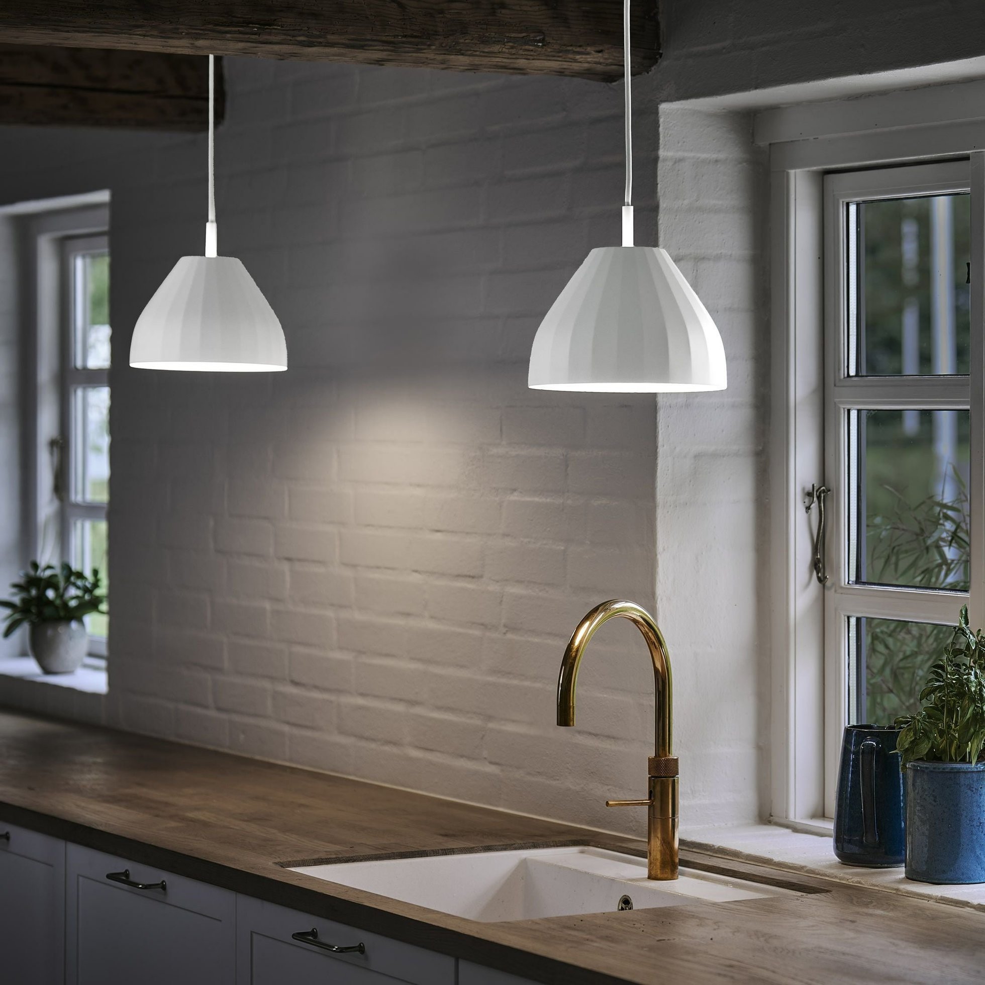 【レ クリント/LE KLINT / GOODS】のFacet140(ファセット)/φ240mm/全2色/ペンダントライト 人気、トレンドファッション・服の通販 founy(ファニー) 　シンプル　Simple, Minimal　テーブル　Table, Dining Table　プリーツ　Pleats, Pleated　メタル　Metal, Metal Parts　ホーム・キャンプ・アウトドア・お取り寄せ　Home Living / Home & Lifestyle / Camping Gear / Outdoor Camping　家具・インテリア　Home Furniture & Interior. Stylish & Functional Living Spaces　テーブル　Dining, Coffee & Side Tables　ダイニングテーブル・食卓テーブル　Dining Tables　ホーム・キャンプ・アウトドア・お取り寄せ　Home Living / Home & Lifestyle / Camping Gear / Outdoor Camping　家具・インテリア　Home Furniture & Interior. Stylish & Functional Living Spaces　ライト・照明　Lamps & Lighting Fixtures　ペンダントライト・吊り下げ照明　Pendant Light / Hanging Light Fixture　 other-1|ID: prp329100003951981 ipo3291000000035792938