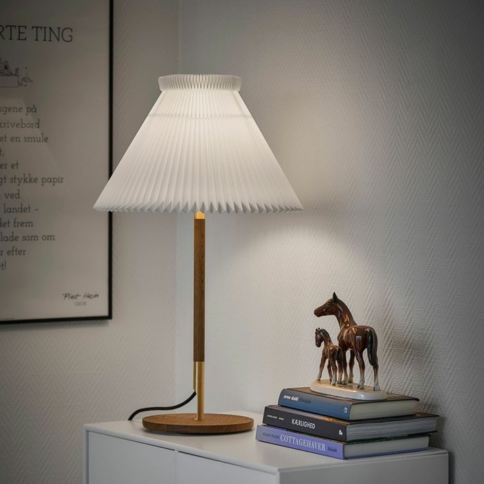 【レ クリント/LE KLINT / GOODS】のMODEL328LK80(モデル)/全2色/テーブルランプ インテリア・キッズ・メンズ・レディースファッション・服の通販 founy(ファニー) https://founy.com/ クラシック Classic, Timeless Style シンプル Simple, Minimal テーブル Table, Dining Table プリーツ Pleats, Pleated モダン Modern, Contemporary ホーム・キャンプ・アウトドア・お取り寄せ Home Living / Home & Lifestyle / Camping Gear / Outdoor Camping 家具・インテリア Home Furniture & Interior. Stylish & Functional Living Spaces ライト・照明 Lamps & Lighting Fixtures |ID: prp329100003951990 ipo3291000000035406436