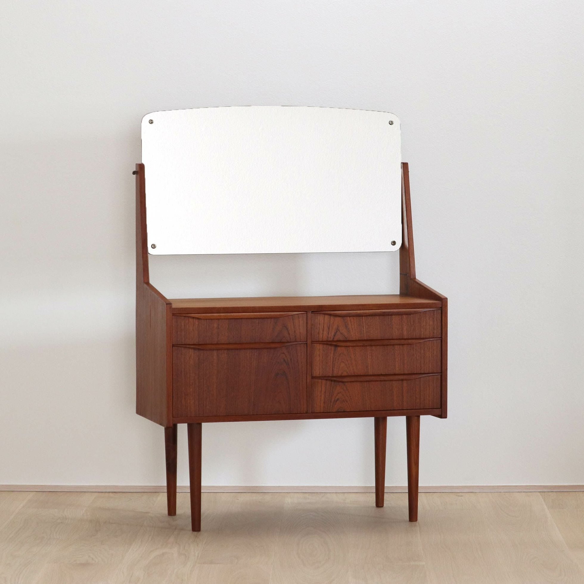 【その他のブランド/Other】のドレッサー(vd2010-76)* 人気、トレンドファッション・服の通販 founy(ファニー) 　ヴィンテージ　Vintage Style　ホーム・キャンプ・アウトドア・お取り寄せ　Home Living / Home & Lifestyle / Camping Gear / Outdoor Camping　家具・インテリア　Home Furniture & Interior. Stylish & Functional Living Spaces　ミラー・ドレッサー　Mirrors & Dressers　壁掛けミラー・全身鏡・スタンドミラー　Wall Mirror　ホーム・キャンプ・アウトドア・お取り寄せ　Home Living / Home & Lifestyle / Camping Gear / Outdoor Camping　家具・インテリア　Home Furniture & Interior. Stylish & Functional Living Spaces　ミラー・ドレッサー　Mirrors & Dressers　ドレッサー・ミラー付き化粧台　Vanity Table for Bedroom　 other-1|ID: prp329100004393547 ipo3291000000035729359