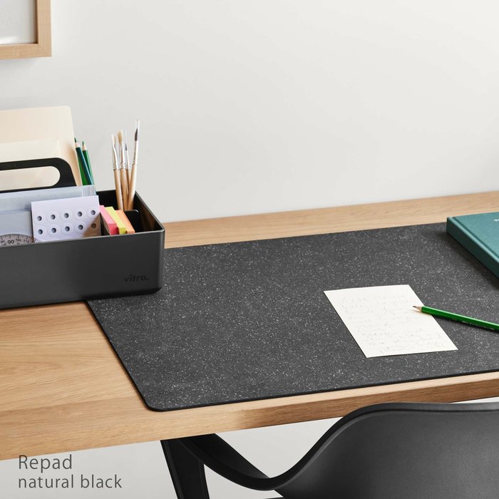 【ヴィトラ/Vitra / GOODS】のRepad(リパッド)/ナチュラルブラック/クリアコート仕上げ/デスクパッド インテリア・キッズ・メンズ・レディースファッション・服の通販 founy(ファニー) https://founy.com/ ステーショナリー Stationery, Office Supplies デスク Desk, Work Desk ホーム・キャンプ・アウトドア・お取り寄せ Home Living / Home & Lifestyle / Camping Gear / Outdoor Camping 家具・インテリア Home Furniture & Interior. Stylish & Functional Living Spaces その他 インテリア雑貨、家具 Home Decor & Furniture Extras |ID: prp329100004446395 ipo3291000000035408258