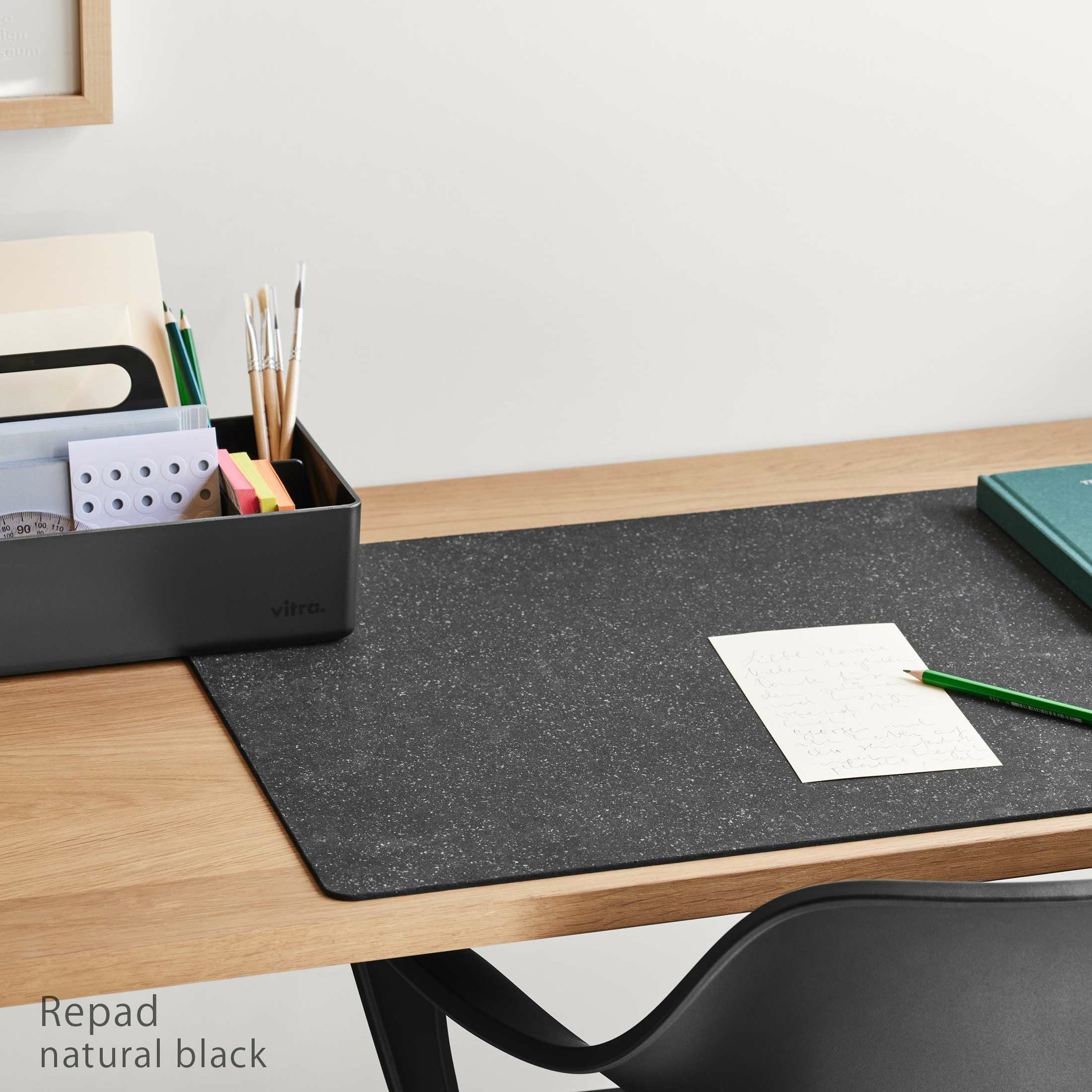 【ヴィトラ/Vitra / GOODS】のRepad(リパッド)/ナチュラルブラック/クリアコート仕上げ/デスクパッド 人気、トレンドファッション・服の通販 founy(ファニー) 　ステーショナリー　Stationery, Office Supplies　デスク　Desk, Work Desk　ホーム・キャンプ・アウトドア・お取り寄せ　Home Living / Home & Lifestyle / Camping Gear / Outdoor Camping　家具・インテリア　Home Furniture & Interior. Stylish & Functional Living Spaces　その他 インテリア雑貨、家具　Home Decor & Furniture Extras　 other-1|ID: prp329100004446395 ipo3291000000035408258