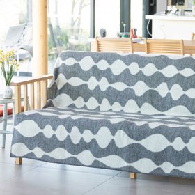 【クリッパン/KLIPPAN / GOODS】のKLIPPAN(クリッパン)/ウールブランケット/マーガレットローズ/シングルサイズ130×180cm 人気、トレンドファッション・服の通販 founy(ファニー) クール Cool, Chic ファブリック Fabric, Textile ブランケット Blanket, Throw Blanket マーガレット Marguerite, Daisy Pattern リバーシブル Reversible, Two-Sided ローズ Rose, Rose Motif ホーム・キャンプ・アウトドア・お取り寄せ Home Living / Home & Lifestyle / Camping Gear / Outdoor Camping 家具・インテリア Home Furniture & Interior. Stylish & Functional Living Spaces その他 インテリア雑貨、家具 Home Decor & Furniture Extras |ID:prp329100004784906