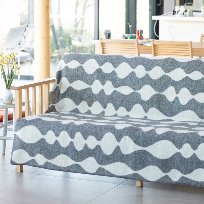 【クリッパン/KLIPPAN / GOODS】のKLIPPAN(クリッパン)/ウールブランケット/マーガレットローズ/シングルサイズ130×180cm インテリア・キッズ・メンズ・レディースファッション・服の通販 founy(ファニー) https://founy.com/ クール Cool, Chic ファブリック Fabric, Textile ブランケット Blanket, Throw Blanket マーガレット Marguerite, Daisy Pattern リバーシブル Reversible, Two-Sided ローズ Rose, Rose Motif ホーム・キャンプ・アウトドア・お取り寄せ Home Living / Home & Lifestyle / Camping Gear / Outdoor Camping 家具・インテリア Home Furniture & Interior. Stylish & Functional Living Spaces その他 インテリア雑貨、家具 Home Decor & Furniture Extras |ID: prp329100004784908 ipo3291000000036338364