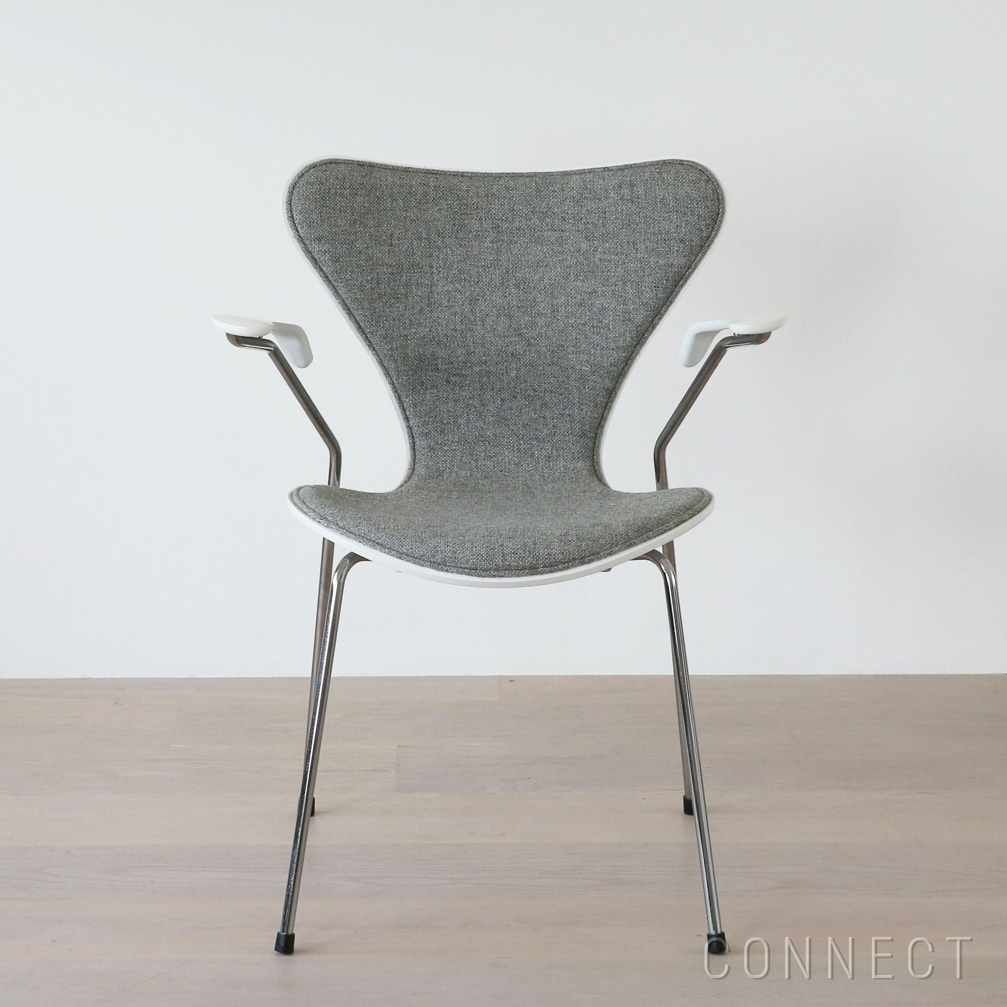 【フリッツ ハンセン/FRITZ HANSEN / GOODS】のSERIES7(セブンチェア)/アームチェア/カラードアッシュ ホワイト/フロントパディング Hallingdal130 大人の最旬トレンドファッション＆コーディネート founy(ファウニー) 　クッション　Cushion, Throw Pillow　クラシカル　Classical, Vintage-Inspired　シルク　Silk, 100% Silk　スタイリッシュ　Stylish, Fashionable　テーブル　Table, Dining Table　ビビッド　Vivid, Bright Tone　ファブリック　Fabric, Textile　フェルト　Felt, Felt Fabric　モダン　Modern, Contemporary　ホーム・キャンプ・アウトドア・お取り寄せ　Home Living / Home & Lifestyle / Camping Gear / Outdoor Camping　家具・インテリア　Home Furniture & Interior. Stylish & Functional Living Spaces　チェア・椅子　Seating & Chairs　アームチェア・アクセントチェア　Armchairs & Accent Chairs　 other-1|ID: prp329100004965013 ipo3291000000037253975