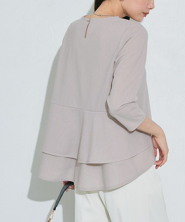 【ピエロ/Pierrot】のバックフレアデザインTブラウス インテリア・キッズ・メンズ・レディースファッション・服の通販 founy(ファニー) 　ファッション　Fashion　レディースファッション　Fashion for Women　トップス・カットソー　Cut & Sew Tops　シャツ・ブラウス・オフィスカジュアル　Elegant Blouses & Button-Ups　送料無料　Free Shipping　カットソー　Cut and Sewn Top　ジョーゼット　Georgette, Semi-Sheer Fabric　フェミニン　Feminine, Girly　フリル　Frill, Ruffle　プチプライス・低価格　Affordable / Budget Price　167cm / グレー / M|ID: prp329100001119558 ipo3291000000036071705