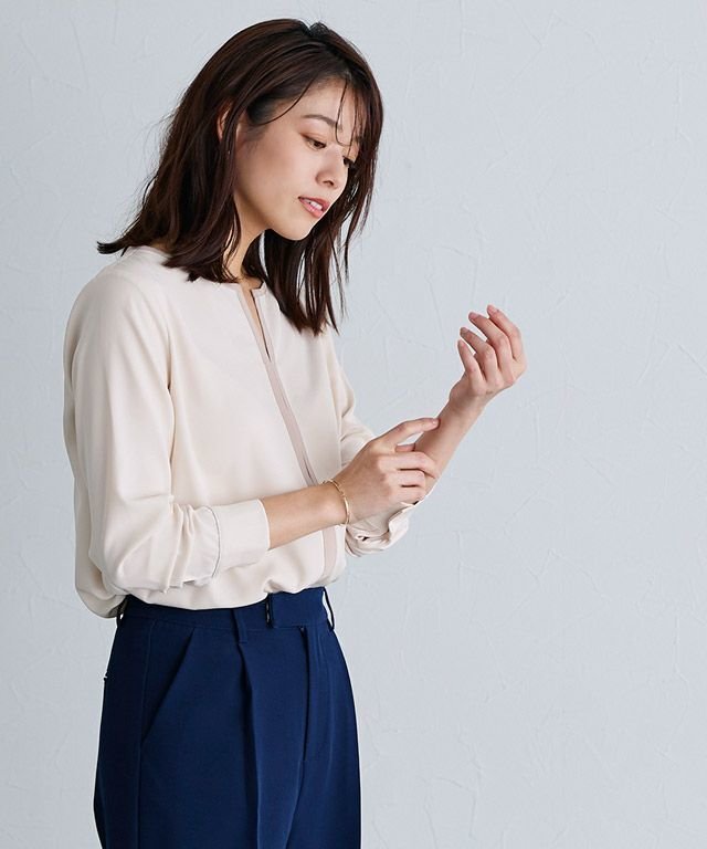 【ピエロ/Pierrot】の配色キーネックブラウス インテリア・キッズ・メンズ・レディースファッション・服の通販 founy(ファニー) 　ファッション　Fashion　レディースファッション　WOMEN　トップス・カットソー　Tops/Tshirt　シャツ/ブラウス　Shirts/Blouses　シンプル　Simple　パイピング　Piping　プチプライス・低価格　Affordable　エレガント 上品　Elegant　再入荷　Restock/Back In Stock/Re Arrival　167cm / アイボリー / M|ID: prp329100001119690 ipo3291000000031876788