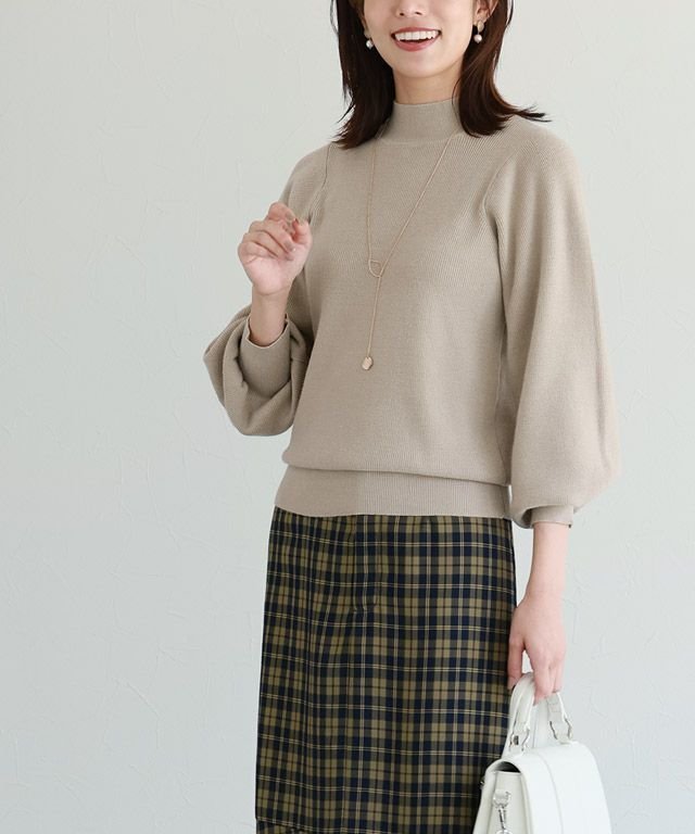 【ピエロ/Pierrot】のゴールドボタンパフスリーブニット インテリア・キッズ・メンズ・レディースファッション・服の通販 founy(ファニー) 　ファッション　Fashion　レディースファッション　Fashion for Women　トップス・カットソー　Cut & Sew Tops　ニット　Knit Tops & Sweaters　送料無料　Free Shipping　インナー　Innerwear　スリーブ　Sleeve, Long Sleeve / Short Sleeve　プチプライス・低価格　Affordable / Budget Price　ベスト　Vest, Waistcoat　エレガント 上品　Elegant　167cm / ベージュ / M|ID: prp329100002800635 ipo3291000000033578760