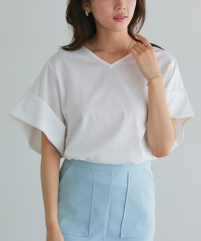 【ピエロ/Pierrot】のVネックターンバックブラウス インテリア・キッズ・メンズ・レディースファッション・服の通販 founy(ファニー) 　ファッション　Fashion　レディースファッション　Fashion for Women　トップス・カットソー　Cut & Sew Tops　シャツ・ブラウス・オフィスカジュアル　Elegant Blouses & Button-Ups　Vネックトップス　V-Neck Tops / V-Cut Neckline Shirts　プチプライス・低価格　Affordable / Budget Price　リネン　Linen, Linen Fabric　オフホワイト|ID: prp329100003721486 ipo3291000000026864944