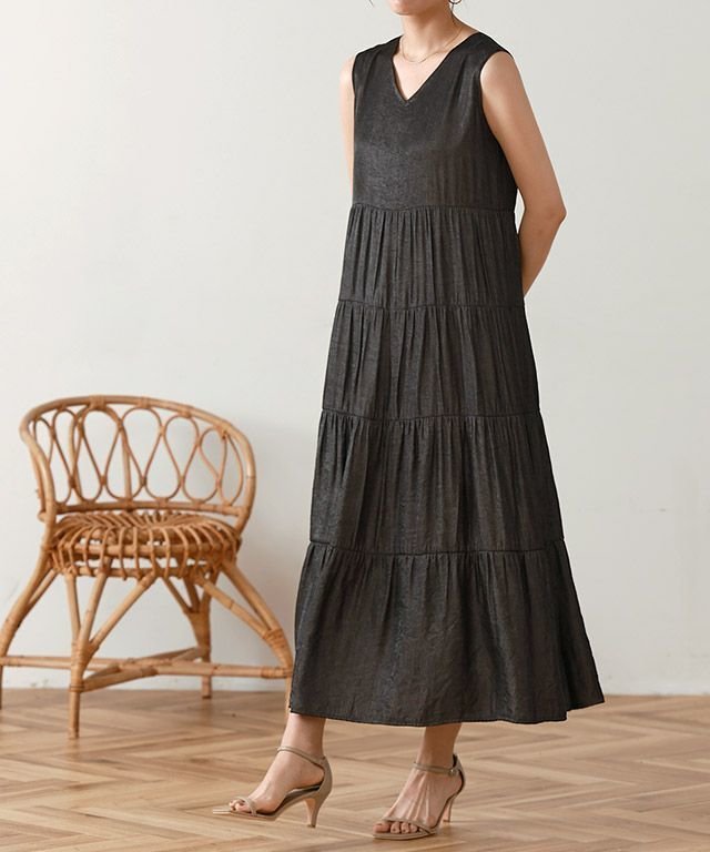 【ピエロ/Pierrot】のVネックティアードワンピース インテリア・キッズ・メンズ・レディースファッション・服の通販 founy(ファニー) 　ファッション　Fashion　レディースファッション　Fashion for Women　ワンピース　Dresses　カーディガン　Cardigan, Knitwear　サテン　Satin, Glossy Fabric　デニム　Denim, Jeans Material　ノースリーブ　Sleeveless, No-Sleeve　フェミニン　Feminine, Girly　プチプライス・低価格　Affordable / Budget Price　ブラック|ID: prp329100003721542 ipo3291000000027750856