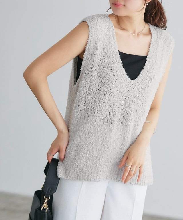 【ピエロ/Pierrot】の【アウトレットSALE!】リボンヤーンニットベスト インテリア・キッズ・メンズ・レディースファッション・服の通販 founy(ファニー) 　ファッション　Fashion　レディースファッション　Fashion for Women　アウター　Coat / Outerwear Collection　トップス・カットソー　Cut & Sew Tops　ニット　Knit Tops & Sweaters　ベスト&ジレ / 重ね着スタイル　Vests & Gilets　アウトレット　Outlet / Clearance　インナー　Innerwear　スリット　Slit, Slit Detail　ツイード　Twill, Twill Weave　トレンド　Trend, Trending Now　プチプライス・低価格　Affordable / Budget Price　ベスト　Vest, Waistcoat　ベーシック　Basic, Essential　リボン　Ribbon, Bow　ライトグレー|ID: prp329100003839626 ipo3291000000035934532