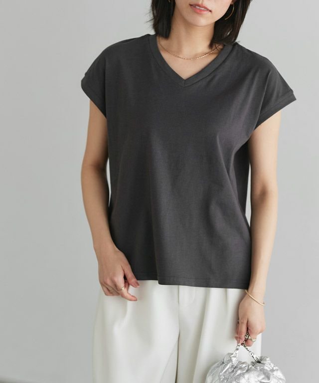 【ピエロ/Pierrot】のネックが選べる綿100%フレンチスリーブベーシックTシャツ【Vネック/クルーネック】 インテリア・キッズ・メンズ・レディースファッション・服の通販 founy(ファニー) 　ファッション　Fashion　レディースファッション　Fashion for Women　トップス・カットソー　Cut & Sew Tops　シャツ・ブラウス・オフィスカジュアル　Elegant Blouses & Button-Ups　ロングTシャツ・Tシャツ　Longline T-Shirts & Tees　Vネックトップス　V-Neck Tops / V-Cut Neckline Shirts　送料無料　Free Shipping　スリーブ　Sleeve, Long Sleeve / Short Sleeve　フレンチ　French, French Style　プチプライス・低価格　Affordable / Budget Price　ベーシック　Basic, Essential　167cm / チャコール / Vネック / M|ID: prp329100003963960 ipo3291000000032115207