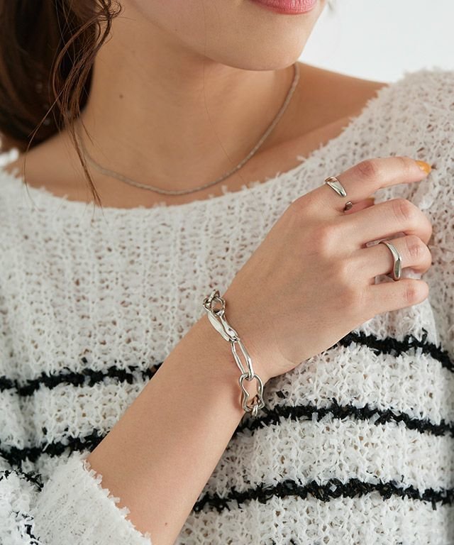 【ピエロ/Pierrot】のオーバルリングブレスレット [Pierrot] インテリア・キッズ・メンズ・レディースファッション・服の通販 founy(ファニー) 　ファッション　Fashion　レディースファッション　Fashion for Women　ジュエリー　Jewelry　ファッションリング　Fashion Rings　チェーン＆カフブレスレット　Cuff & Chain Bracelets　おすすめ　Recommended / Our Picks　アクセサリー　Fashion Accessories　コーティング　Coating, Coated Finish　シルバー　Silver, Metallic Silver　シンプル　Simple, Minimal　チェーン　Chain, Chain Strap　トレンド　Trend, Trending Now　ブレスレット　Bracelet, Wristband　プチプライス・低価格　Affordable / Budget Price　エレガント 上品　Elegant　シルバー|ID: prp329100003972979 ipo3291000000036125052