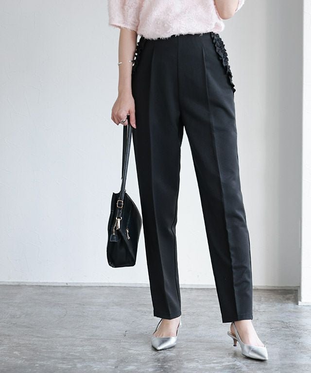 【ピエロ/Pierrot】の【アウトレットSALE!】ポケットフリルテーパードパンツ インテリア・キッズ・メンズ・レディースファッション・服の通販 founy(ファニー) https://founy.com/ ファッション Fashion レディースファッション Fashion for Women パンツ Pants & Trousers アウトレット Outlet / Clearance シンプル Simple, Minimal スタンダード Standard, Basic センター Center, Center Line フリル Frill, Ruffle プチプライス・低価格 Affordable / Budget Price ポケット Pocket, Pocket Detail |ID: prp329100003998813 ipo3291000000036274452