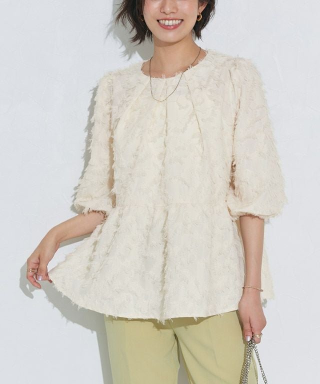 【ピエロ/Pierrot】のジャカードギャザーフレアブラウス インテリア・キッズ・メンズ・レディースファッション・服の通販 founy(ファニー) 　ファッション　Fashion　レディースファッション　Fashion for Women　トップス・カットソー　Cut & Sew Tops　シャツ・ブラウス・オフィスカジュアル　Elegant Blouses & Button-Ups　スリーブ　Sleeve, Long Sleeve / Short Sleeve　プチプライス・低価格　Affordable / Budget Price　166cm / アイボリー / M|ID: prp329100004048936 ipo3291000000036122224