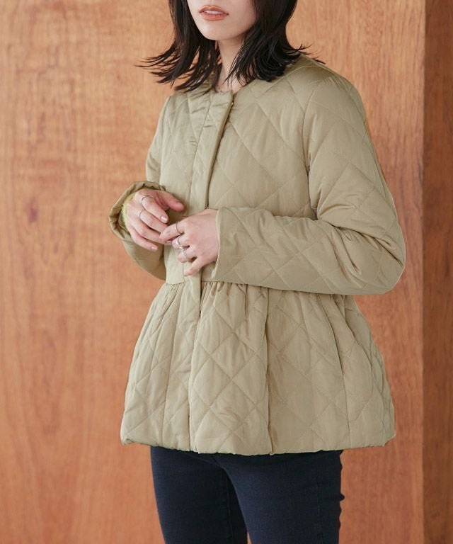 【ピエロ/Pierrot】のノーカラーフレアキルティングブルゾン インテリア・キッズ・メンズ・レディースファッション・服の通販 founy(ファニー) 　ファッション　Fashion　レディースファッション　Fashion for Women　アウター　Coat / Outerwear Collection　レディースジャケット・軽アウター　Jackets　ブルゾンジャケット・スポーティアウター　Blouson Jackets　キルティング　Quilted, Quilting　フェミニン　Feminine, Girly　フレア　Flare, Flared　プチプライス・低価格　Affordable / Budget Price　167cm / グレージュ / M|ID: prp329100004136440 ipo3291000000036122921