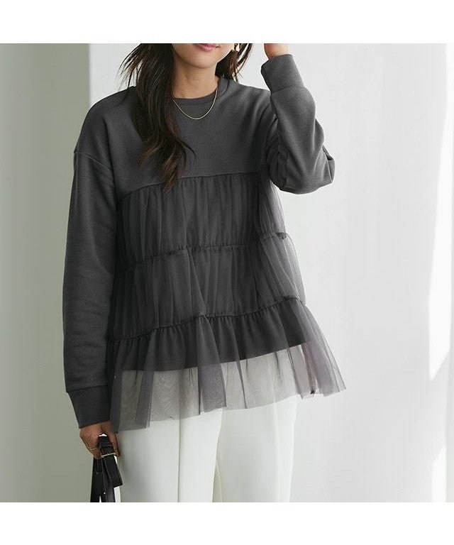 【ピエロ/Pierrot】のチュールティアードスウェット インテリア・キッズ・メンズ・レディースファッション・服の通販 founy(ファニー) 　ファッション　Fashion　レディースファッション　Fashion for Women　トップス・カットソー　Cut & Sew Tops　レディースパーカー・カジュアルフーディー　Casual Hoodies & Sweatshirts　スウェット・クルーネックトップス　Sweatshirts & Crewnecks / Relaxed Fit Sweat Tops　スウェット / スエット　Sweatshirt, Sweatwear　チュール　Tulip, Tulip Motif　ドッキング　Docking, Mixed Material　プチプライス・低価格　Affordable / Budget Price　166cm / チャコール / M|ID: prp329100004157830 ipo3291000000036120873