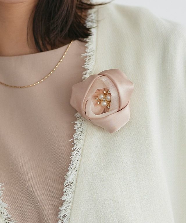 【ピエロ/Pierrot】のサテンローズパールコサージュ インテリア・キッズ・メンズ・レディースファッション・服の通販 founy(ファニー) 　ファッション　Fashion　レディースファッション　WOMEN　2025年　2025　2025春夏・S/S　Ss,Spring/Summer,2025　おすすめ　Recommend　アクセサリー　Accessories　サテン　Satin　パール　Pearl　プチプライス・低価格　Affordable　ローズ　Rose　ベージュ|ID: prp329100004322449 ipo3291000000029992710