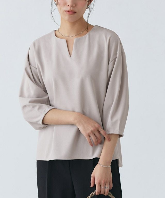 【ピエロ/Pierrot】のランタンスリーブキーネックTブラウス インテリア・キッズ・メンズ・レディースファッション・服の通販 founy(ファニー) ファッション Fashion レディースファッション Fashion for Women トップス・カットソー Cut & Sew Tops シャツ・ブラウス・オフィスカジュアル Elegant Blouses & Button-Ups カットソー Cut and Sewn Top シンプル Simple, Minimal ジョーゼット Georgette, Semi-Sheer Fabric スリーブ Sleeve, Long Sleeve / Short Sleeve プチプライス・低価格 Affordable / Budget Price 167cm / グレー / M|ID: prp329100004341038 ipo3291000000036330589