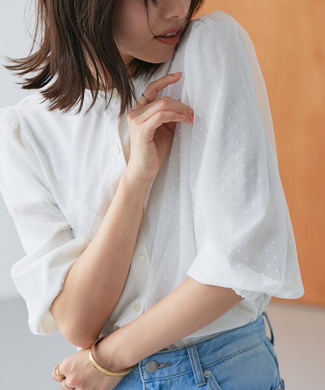 【ピエロ/Pierrot】のフロッキードットチュールパフブラウス インテリア・キッズ・メンズ・レディースファッション・服の通販 founy(ファニー) 　ファッション　Fashion　レディースファッション　Fashion for Women　トップス・カットソー　Cut & Sew Tops　シャツ・ブラウス・オフィスカジュアル　Elegant Blouses & Button-Ups　おすすめ　Recommended / Our Picks　チュール　Tulip, Tulip Motif　トレンド　Trend, Trending Now　ドット　Polka Dot, Dot Pattern　プチプライス・低価格　Affordable / Budget Price　ボトム　Bottoms, Lower Wear　167cm / オフホワイト / M|ID: prp329100004352576 ipo3291000000036121915