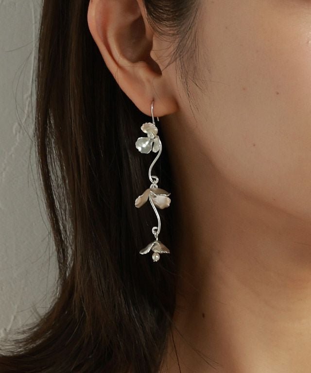 【ピエロ/Pierrot】のフラワーウェーブピアス[Pierrot] インテリア・キッズ・メンズ・レディースファッション・服の通販 founy(ファニー) 　ファッション　Fashion　レディースファッション　Fashion for Women　アクセサリー　Fashion Accessories　パール　Pearl, Pearl Accent　フェミニン　Feminine, Girly　フラワー　Flower, Floral　プチプライス・低価格　Affordable / Budget Price　シルバー|ID: prp329100004360273 ipo3291000000036121978