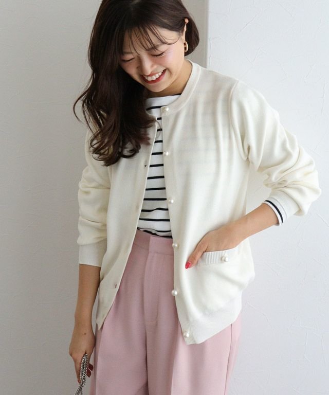 【ピエロ/Pierrot】の選べるボタン多機能ポケットニットカーディガン インテリア・キッズ・メンズ・レディースファッション・服の通販 founy(ファニー) 　ファッション　Fashion　レディースファッション　Fashion for Women　トップス・カットソー　Cut & Sew Tops　ニット　Knit Tops & Sweaters　カーディガン・羽織り　Layered Style Cardigans　ウォッシャブル　Machine Washable　シンプル　Simple, Minimal　パール　Pearl, Pearl Accent　プチプライス・低価格　Affordable / Budget Price　ポケット　Pocket, Pocket Detail　エレガント 上品　Elegant　抗菌　Antibacterial, Bacteria-Resistant　157cm / パール / オフホワイト / M|ID: prp329100004378424 ipo3291000000035482437