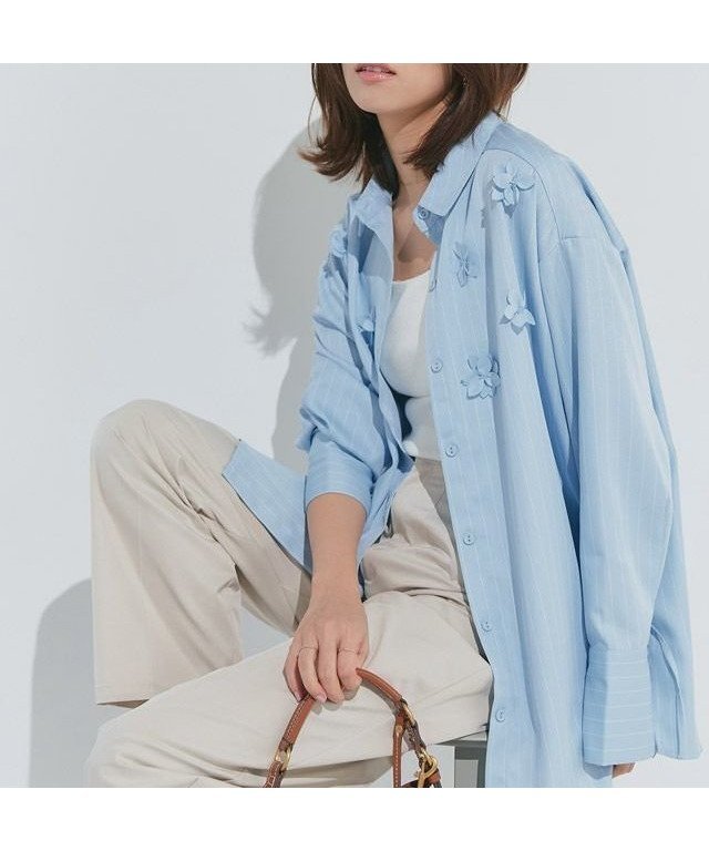 【ピエロ/Pierrot】のフラワーモチーフシャツ インテリア・キッズ・メンズ・レディースファッション・服の通販 founy(ファニー) ファッション Fashion レディースファッション Fashion for Women トップス・カットソー Cut & Sew Tops シャツ・ブラウス・オフィスカジュアル Elegant Blouses & Button-Ups 花柄・フラワープリント・モチーフ Floral Prints & Motifs / Flower Pattern Tops ストライプ Stripe, Striped Pattern プチプライス・低価格 Affordable / Budget Price モチーフ Motif, Design Theme フラワーモチーフシャツ|ID: prp329100004383540 ipo3291000000036120188