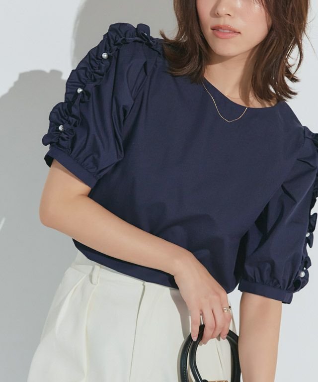 【ピエロ/Pierrot】の袖パールデザインフリルトップス インテリア・キッズ・メンズ・レディースファッション・服の通販 founy(ファニー) 　ファッション　Fashion　レディースファッション　WOMEN　トップス・カットソー　Tops/Tshirt　2025年　2025　2025春夏・S/S　Ss,Spring/Summer,2025　おすすめ　Recommend　デニム　Denim　パール　Pearl　フェミニン　Feminine　フリル　Frills　プチプライス・低価格　Affordable　エレガント 上品　Elegant　167cm / ネイビー / M|ID: prp329100004408931 ipo3291000000031039019