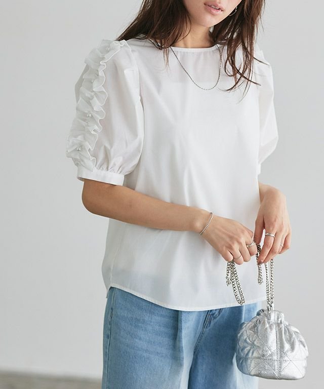 【ピエロ/Pierrot】の袖パールデザインフリルトップス インテリア・キッズ・メンズ・レディースファッション・服の通販 founy(ファニー) 　ファッション　Fashion　レディースファッション　Fashion for Women　トップス・カットソー　Cut & Sew Tops　2025年　2025　2025春夏・S/S　Spring/Summer 2025 SS25　おすすめ　Recommended / Our Picks　デニム　Denim, Jeans Material　パール　Pearl, Pearl Accent　フェミニン　Feminine, Girly　フリル　Frill, Ruffle　プチプライス・低価格　Affordable / Budget Price　エレガント 上品　Elegant　袖パールデザインフリルトップス|ID: prp329100004408931 ipo3291000000032076916