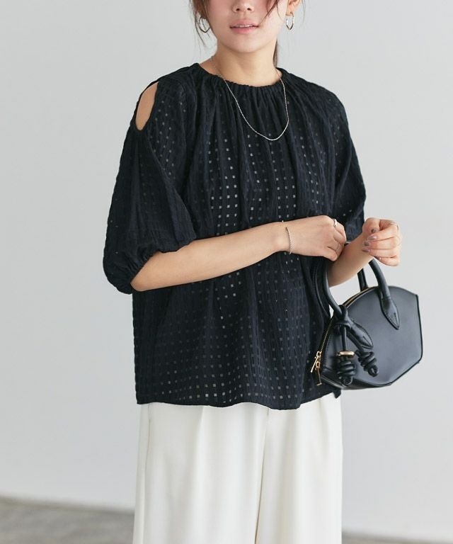 【ピエロ/Pierrot】のシアーチェックショルダーカットブラウス インテリア・キッズ・メンズ・レディースファッション・服の通販 founy(ファニー) ファッション Fashion レディースファッション Fashion for Women トップス・カットソー Cut & Sew Tops シャツ・ブラウス・オフィスカジュアル Elegant Blouses & Button-Ups カッティング Cutting Detail シアー Sheer, See-Through チェック Check, Plaid, Tartan トレンド Trend, Trending Now プチプライス・低価格 Affordable / Budget Price 163cm / ブラック / M|ID: prp329100004408971 ipo3291000000036120252