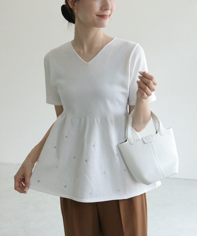 【ピエロ/Pierrot】のドットラメ刺繍ペプラムニット インテリア・キッズ・メンズ・レディースファッション・服の通販 founy(ファニー) ファッション Fashion レディースファッション Fashion for Women トップス・カットソー Cut & Sew Tops ニット Knit Tops & Sweaters ドット Polka Dot, Dot Pattern プチプライス・低価格 Affordable / Budget Price ペプラム Peplum, Flared Hem ランダム Random, Irregular 163cm / オフホワイト / M|ID: prp329100004408981 ipo3291000000034736708