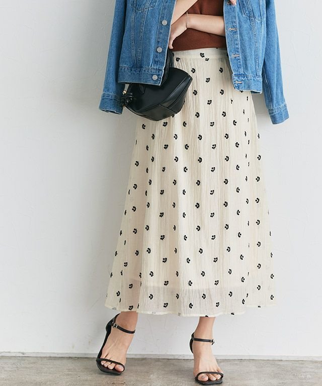 【ピエロ/Pierrot】のエンブロイダリーフラワーセミフレアスカート インテリア・キッズ・メンズ・レディースファッション・服の通販 founy(ファニー) 　ファッション　Fashion　レディースファッション　Fashion for Women　スカート　Skirts　Aライン・フレアスカート　A-Line & Flared Skirts　シンプル　Simple, Minimal　プチプライス・低価格　Affordable / Budget Price　ワッシャー　Washer, Crinkled Finish　エンブロイダリーフラワーセミフレアスカート|ID: prp329100004475680 ipo3291000000036072837