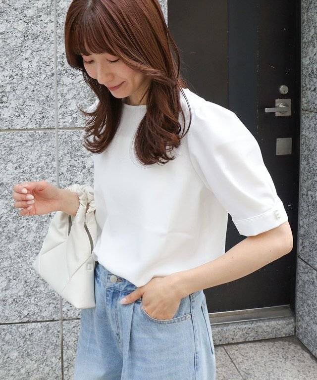 【ピエロ/Pierrot】の袖パールデザインタックブラウス インテリア・キッズ・メンズ・レディースファッション・服の通販 founy(ファニー) 　ファッション　Fashion　レディースファッション　Fashion for Women　トップス・カットソー　Cut & Sew Tops　シャツ・ブラウス・オフィスカジュアル　Elegant Blouses & Button-Ups　シンプル　Simple, Minimal　パール　Pearl, Pearl Accent　プチプライス・低価格　Affordable / Budget Price　エレガント 上品　Elegant　163cm / オフホワイト / M|ID: prp329100004481045 ipo3291000000036072879