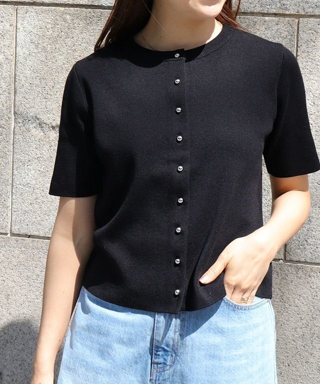 【ピエロ/Pierrot】のメタルボタンニットカーディガン インテリア・キッズ・メンズ・レディースファッション・服の通販 founy(ファニー) https://founy.com/ ファッション Fashion レディースファッション Fashion for Women トップス・カットソー Cut & Sew Tops ニット Knit Tops & Sweaters カーディガン・羽織り Layered Style Cardigans 送料無料 Free Shipping 2025年 2025 2025春夏・S/S Spring/Summer 2025 SS25 カーディガン Cardigan, Knitwear クロップド Cropped, Short Length トレンド Trend, Trending Now フロント Front, Front Design プチプライス・低価格 Affordable / Budget Price メタル Metal, Metal Parts |ID: prp329100004508253 ipo3291000000032758655