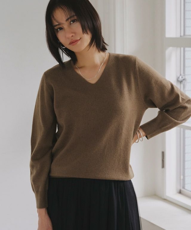 【ピエロ/Pierrot】のRASW カシミヤ100%Vネックニット インテリア・キッズ・メンズ・レディースファッション・服の通販 founy(ファニー) 　ファッション　Fashion　レディースファッション　WOMEN　トップス・カットソー　Tops/Tshirt　ニット　Knit Tops　Vネック　V-Neck　送料無料　Free Shipping　おすすめ　Recommend　アンサンブル　Ensemble　カシミヤ　Cashmere　シンプル　Simple　プチプライス・低価格　Affordable　ベーシック　Basic　ボトム　Bottom　マフラー　Scarf　再入荷　Restock/Back In Stock/Re Arrival　165cm / キャメルブラウン / M|ID: prp329100004515338 ipo3291000000031904280