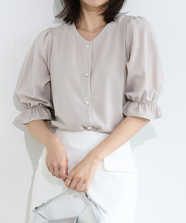 【ピエロ/Pierrot】の2wayパールボタンキャンディースリーブTブラウス インテリア・キッズ・メンズ・レディースファッション・服の通販 founy(ファニー) ファッション Fashion レディースファッション Fashion for Women トップス・カットソー Cut & Sew Tops シャツ・ブラウス・オフィスカジュアル Elegant Blouses & Button-Ups カットソー Cut and Sewn Top ジョーゼット Georgette, Semi-Sheer Fabric スリーブ Sleeve, Long Sleeve / Short Sleeve パール Pearl, Pearl Accent プチプライス・低価格 Affordable / Budget Price エレガント 上品 Elegant 167cm / グレー / M|ID: prp329100004524359 ipo3291000000036072197