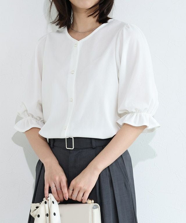 【ピエロ/Pierrot】の2wayパールボタンキャンディースリーブTブラウス インテリア・キッズ・メンズ・レディースファッション・服の通販 founy(ファニー) ファッション Fashion レディースファッション Fashion for Women トップス・カットソー Cut & Sew Tops シャツ・ブラウス・オフィスカジュアル Elegant Blouses & Button-Ups カットソー Cut and Sewn Top ジョーゼット Georgette, Semi-Sheer Fabric スリーブ Sleeve, Long Sleeve / Short Sleeve パール Pearl, Pearl Accent プチプライス・低価格 Affordable / Budget Price エレガント 上品 Elegant 167cm / オフホワイト / M|ID: prp329100004524359 ipo3291000000036072199