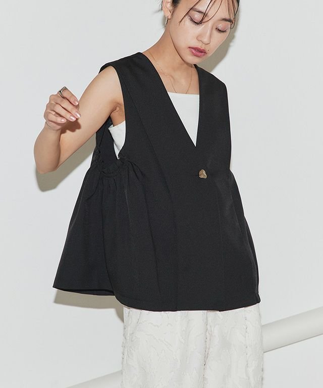 【ピエロ/Pierrot】のECLAM サイドギャザーデザインジレベスト インテリア・キッズ・メンズ・レディースファッション・服の通販 founy(ファニー) https://founy.com/ ファッション Fashion レディースファッション Fashion for Women アウター Coat / Outerwear Collection トップス・カットソー Cut & Sew Tops ベスト&ジレ / 重ね着スタイル Vests & Gilets おすすめ Recommended / Our Picks カットソー Cut and Sewn Top ギャザー Gathered, Ruffled シルバー Silver, Metallic Silver セットアップ Set-Up, Coordinated Outfit タンク Tank Top, Sleeveless Top トレンド Trend, Trending Now プチプライス・低価格 Affordable / Budget Price ロング Long, Long-Length 切替 Switching, Contrast Panel 夏 Summer A/W・秋冬 Autumn/Winter |ID: prp329100004554157 ipo3291000000032720706